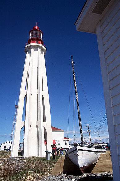 Lighthouse-1.jpg (39230 bytes)